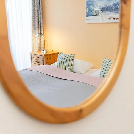 Wiesenklee Mit Terrasse Im Kaiserhof 1